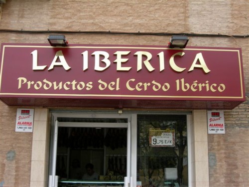 Letras macizas con iluminación externa